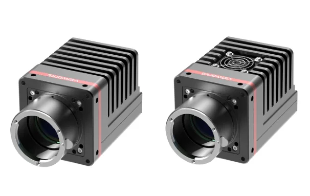 VC-21MDHF-M/C 1000 I | 5120 × 4096 해상도의 21MP급 CMOS 센서를 적용하여 정밀 검사에 대응하는 AREA 스캔 솔루션입니다.
최대 1000 fps 촬영을 지원하며, CoaXPress-over-Fiber(CoF) 인터페이스를 통해 대용량 이미지를 손실 없이 전송합니다.
Mono / Color 센서를 지원하여 FPD(디스플레이), PCB, 반도체 검사 등 다양한 머신비전 환경에 적합한 성능을 제공합니다. | 비투에스 제품 이미지